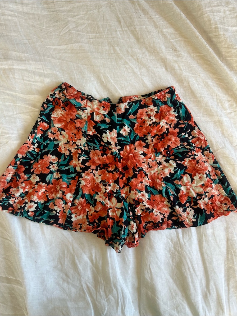 Kimchi Blue Urban Outfitters Floral Print Shorts – Size 2